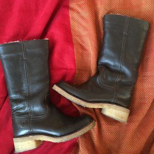 Frye Campus Shearling Boot in Brown leather